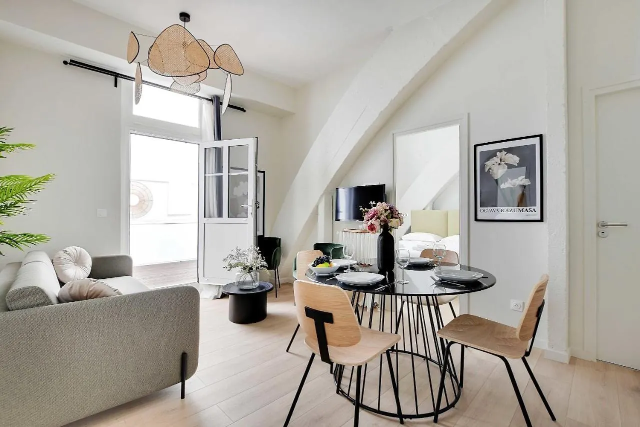 Magnificent Apartment - 2Br-6P - Eiffel Tower contacts