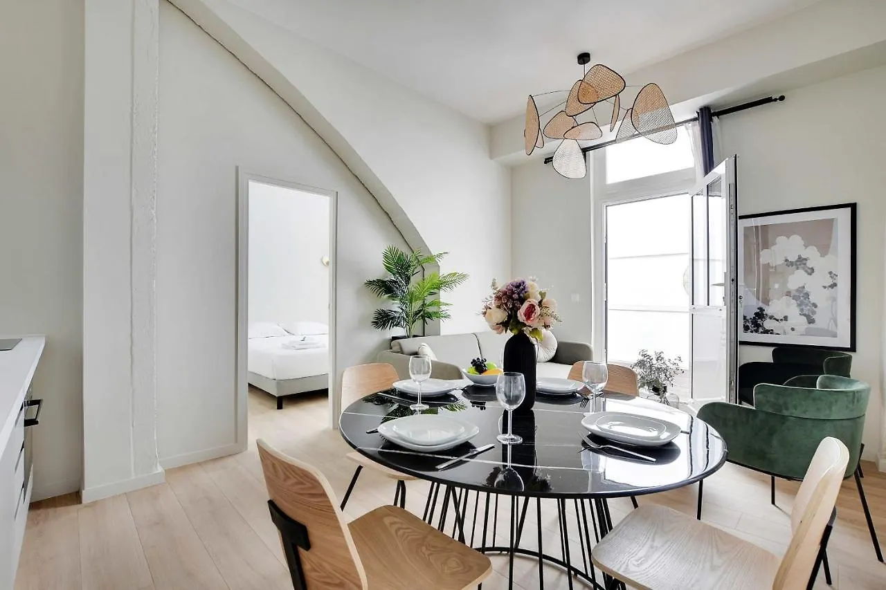 Magnificent Apartment - 2Br-6P - Eiffel Tower Paris France